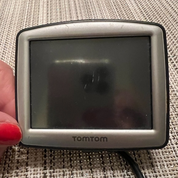 Vintage 3” Screen Tom Tom GPS with Charger. Navigation. - Picture 5 of 6